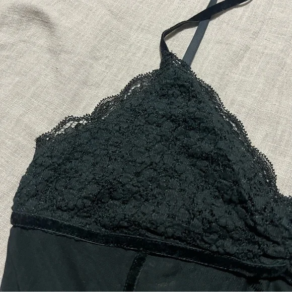 Kimchi Blue Urban Outfitters Black Lace Camisole Size Medium sexy club festival - Picture 3 of 7